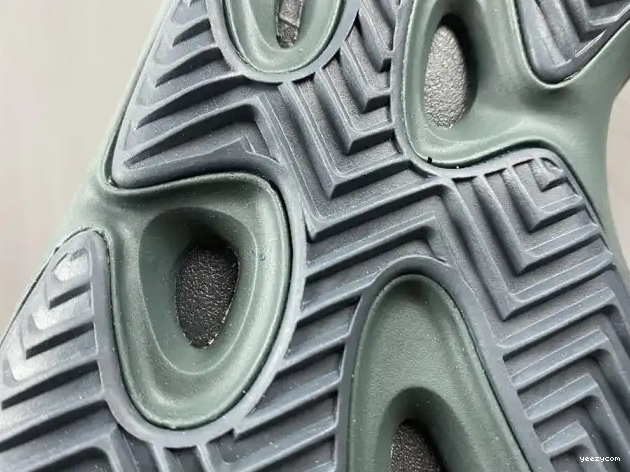 700 Boost V3 Yeezy GY4109 Copfade Adidas 0606